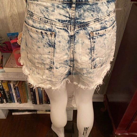 Garage Distressed Jean Cutoff Shorts Sz Jrs 11 *Grunge* - Picture 2 of 6